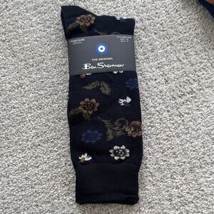 Ben Sherman Black Floral Pattern Dress Socks
